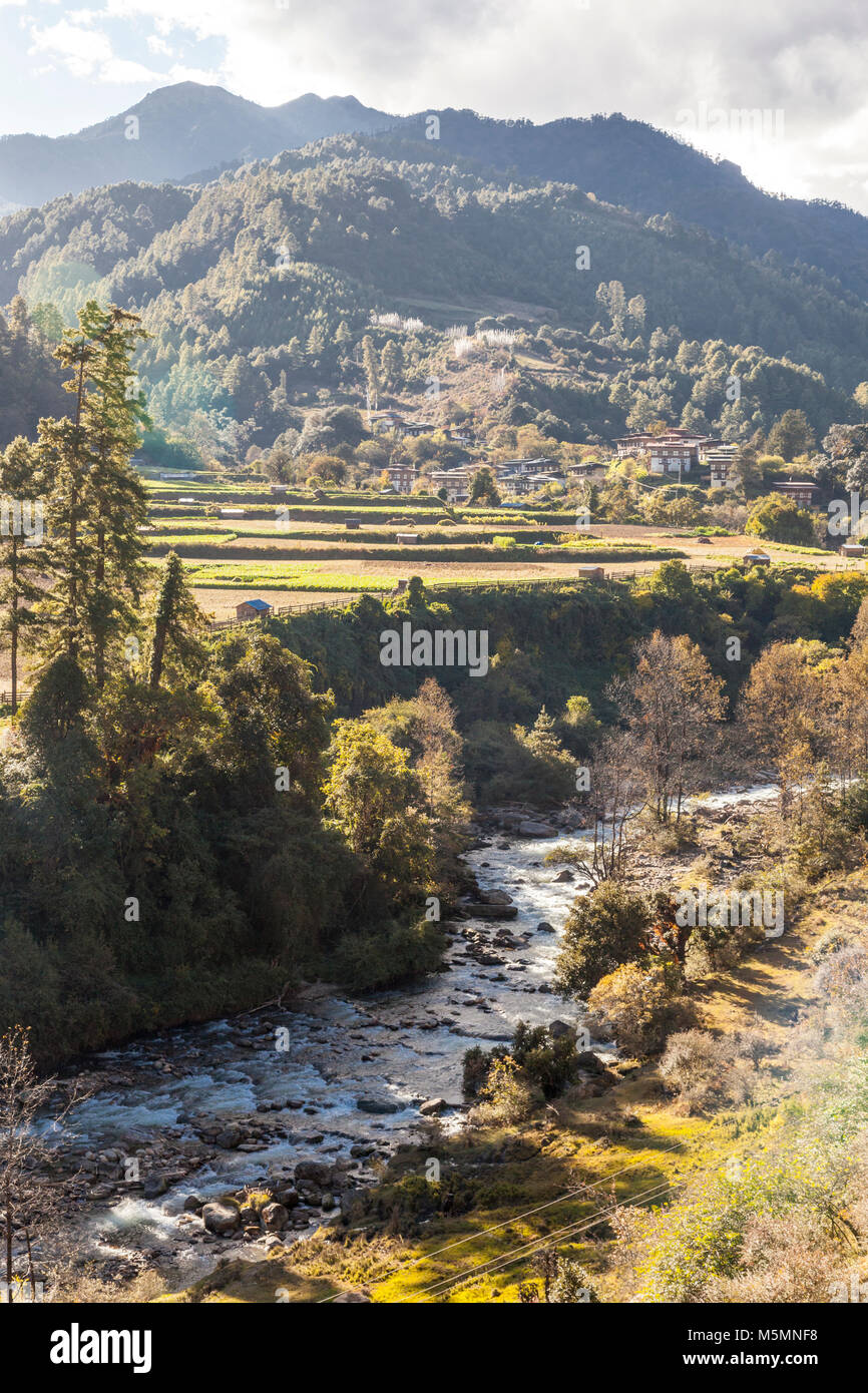 Chendebji, Bhoutan. Village près de Chendebji. Banque D'Images