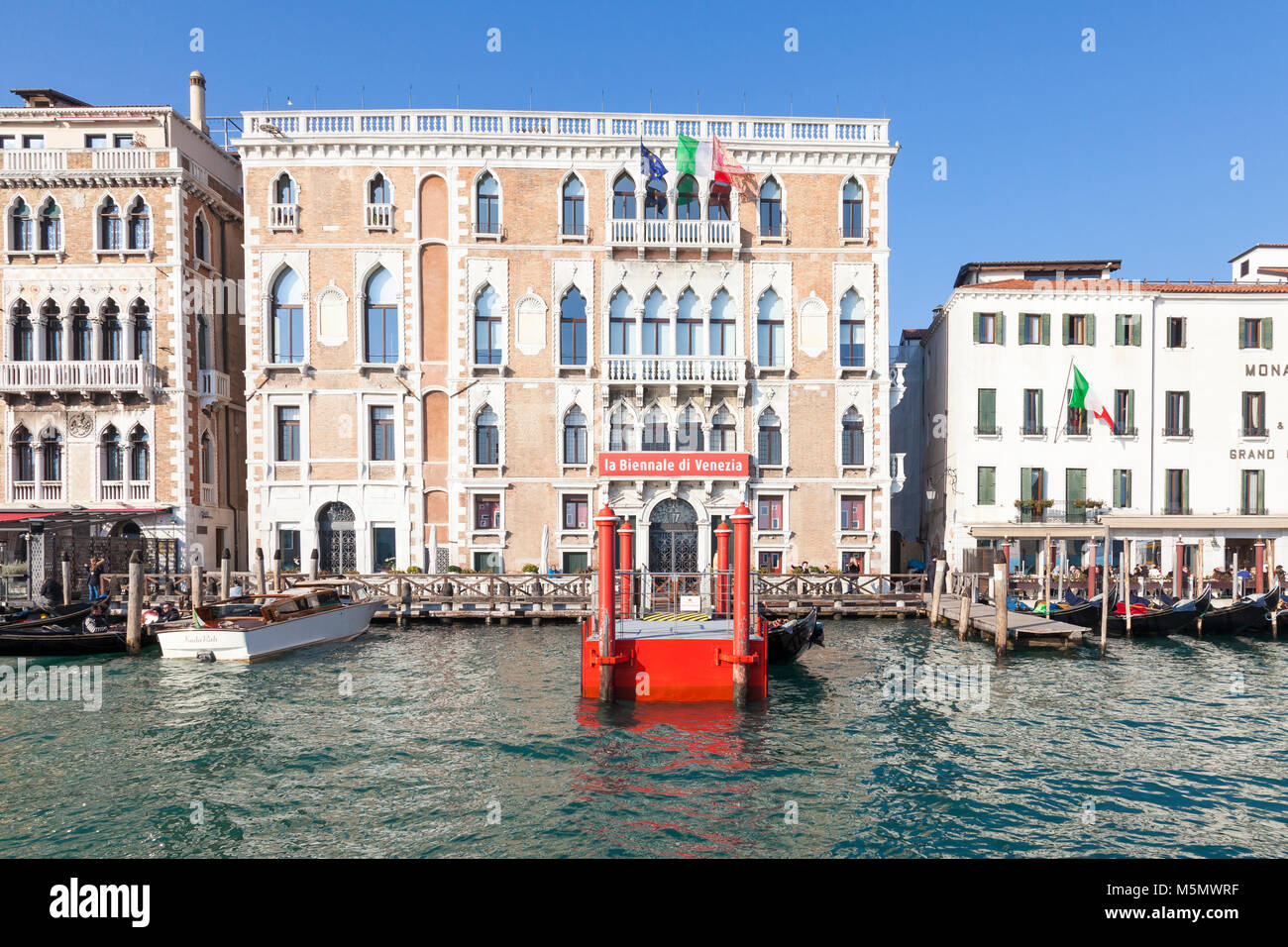 Ca Giustinian, siège de La Biennale di Venezia, San Marco, Grand Canal, Venise, Vénétie, Italie qui organise les expositions pour l'Art, Banque D'Images