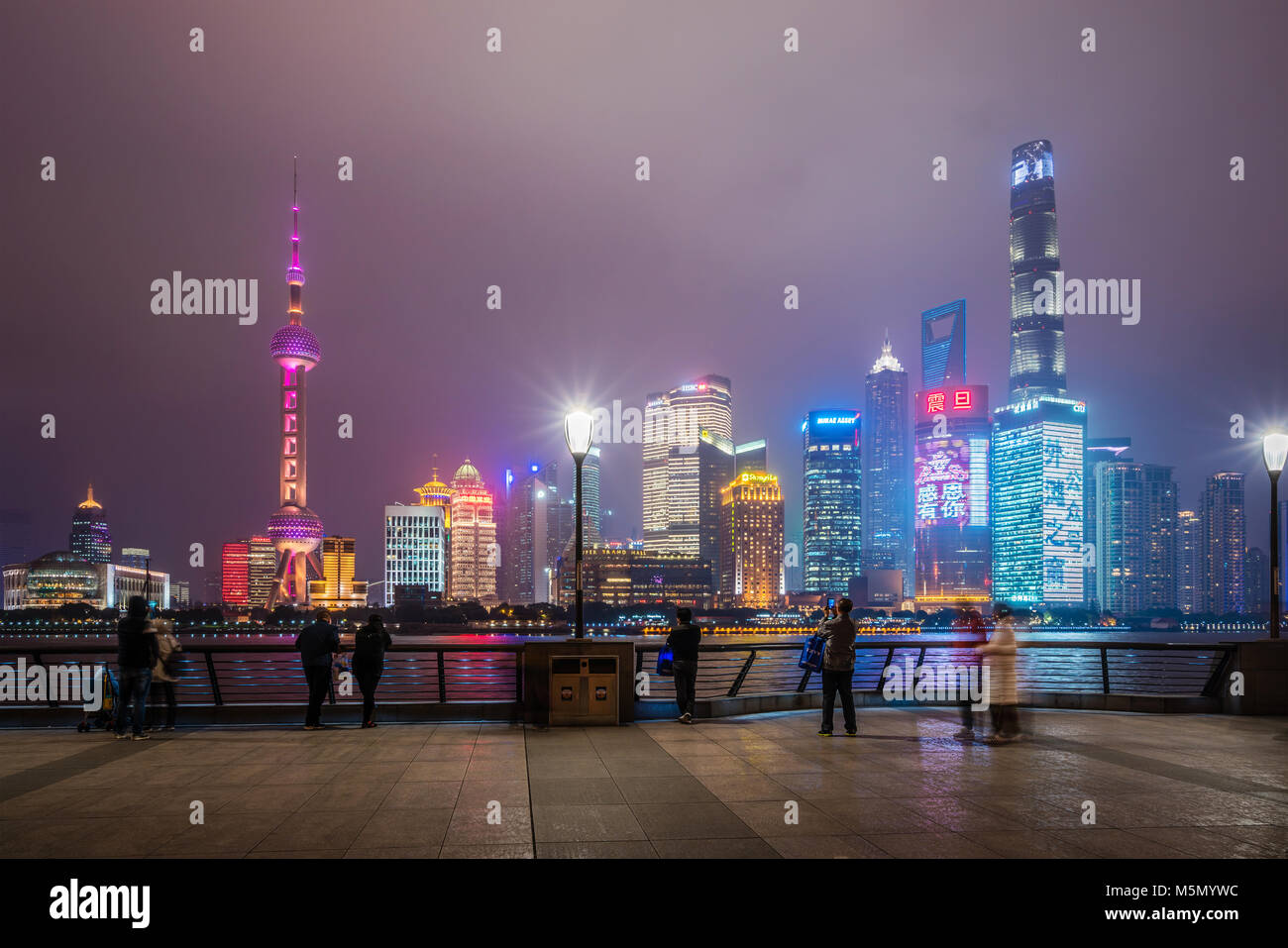 La ville de shanghai la nuit Banque de photographies et d’images à ...