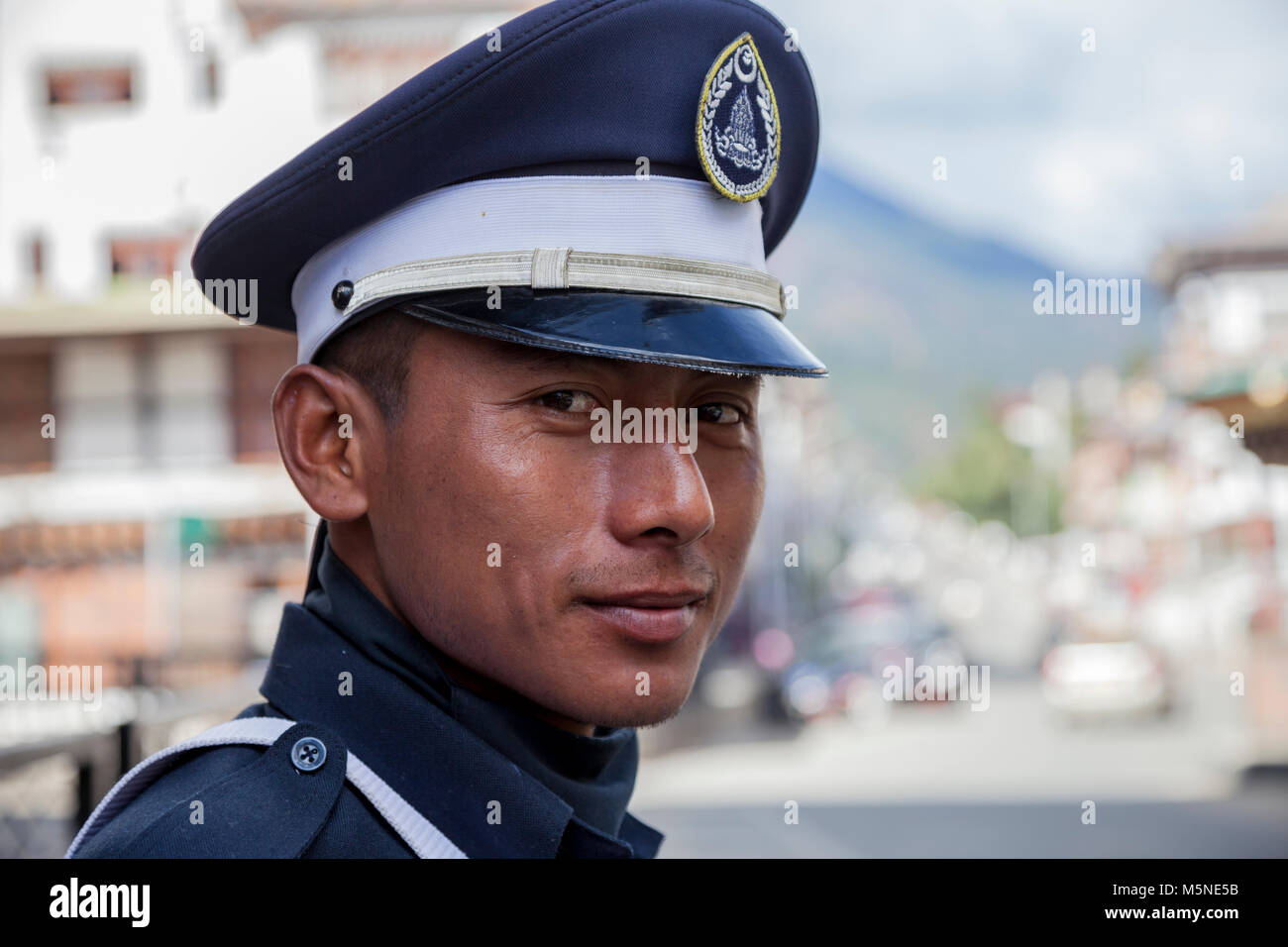 Thimphu, Bhoutan. Agent de la circulation. Banque D'Images