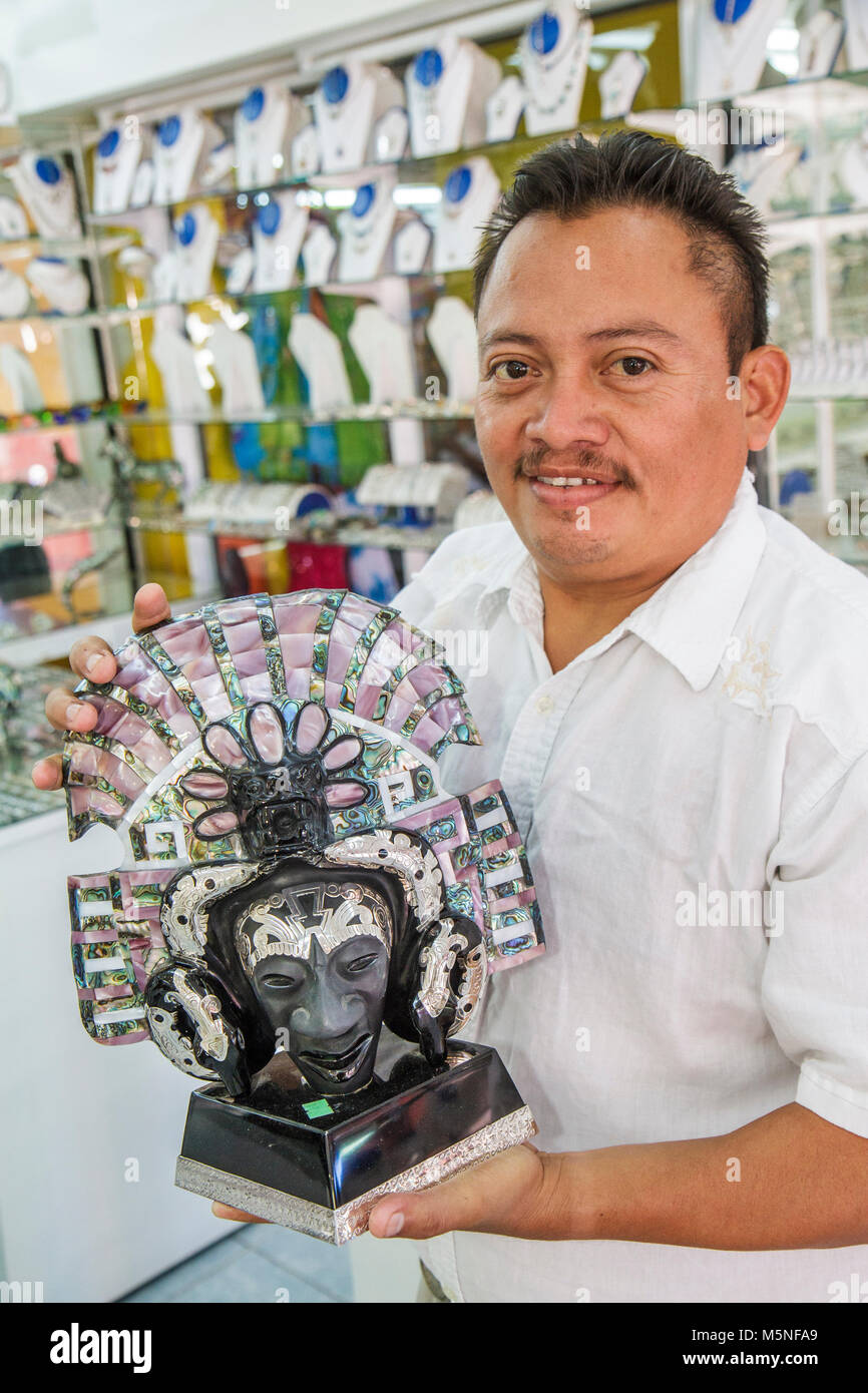 Cancun Mexique,Mexicain,Mercado,marché,shopping shopper shopping boutiques achats vente, magasins commerces d'affaires, quartier,souvenir,Mayan insp Banque D'Images