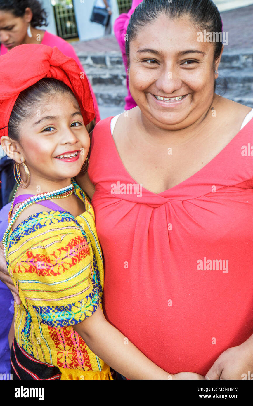 Cancun Mexique,Mexicain,Avenida Tulum,Palacio Municipal,Hôtel de ville,bâtiment,communauté hispanique ethnique fille filles,femmes enfants femmes femmes femmes femmes, Banque D'Images