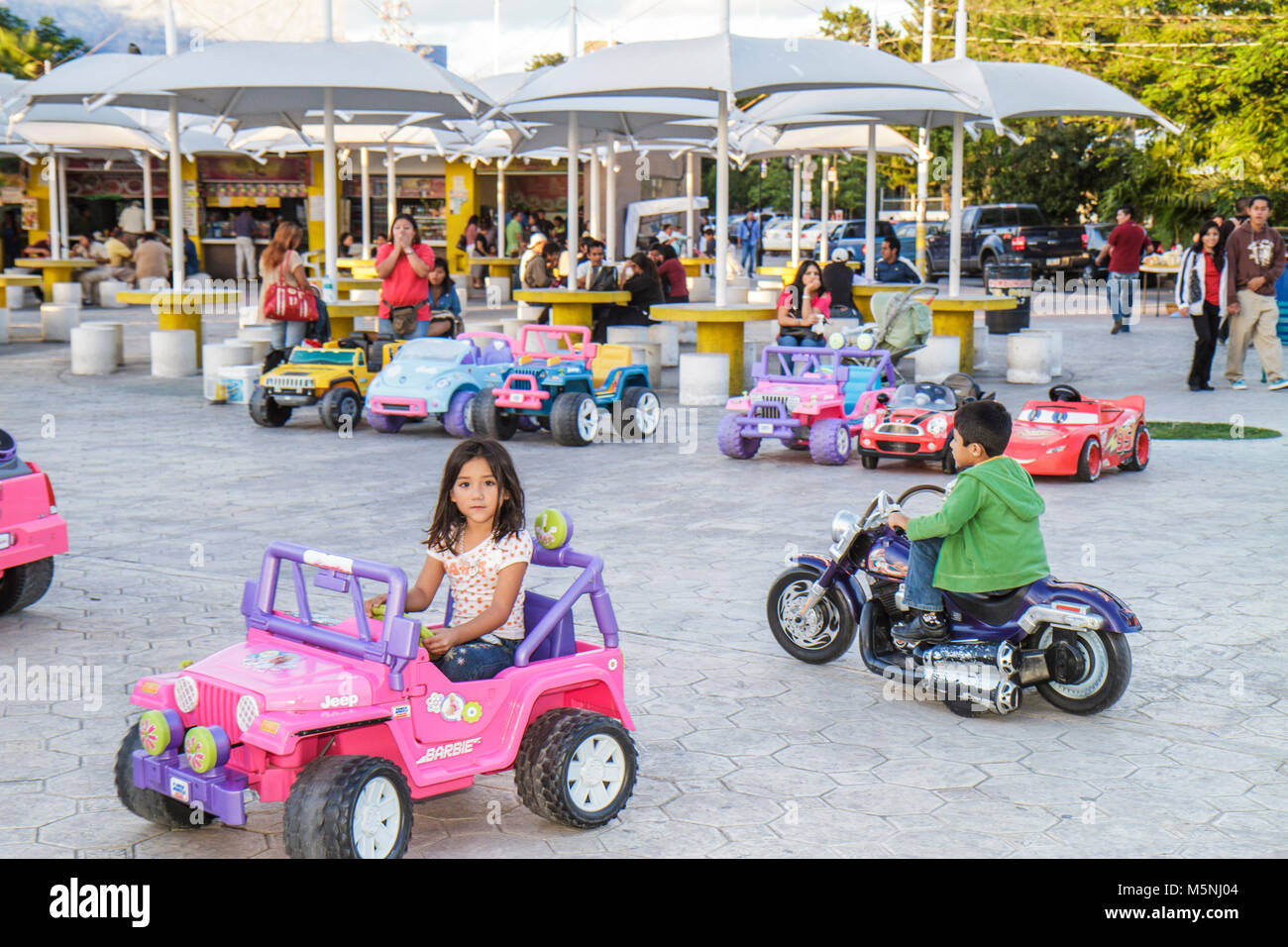 Cancun Mexique,Mexicain,Parque de las Palapas,Hispanic boy garçons filles,filles filles enfants femme femmes femmes,mère,parent,parents,fils,enfant, Banque D'Images