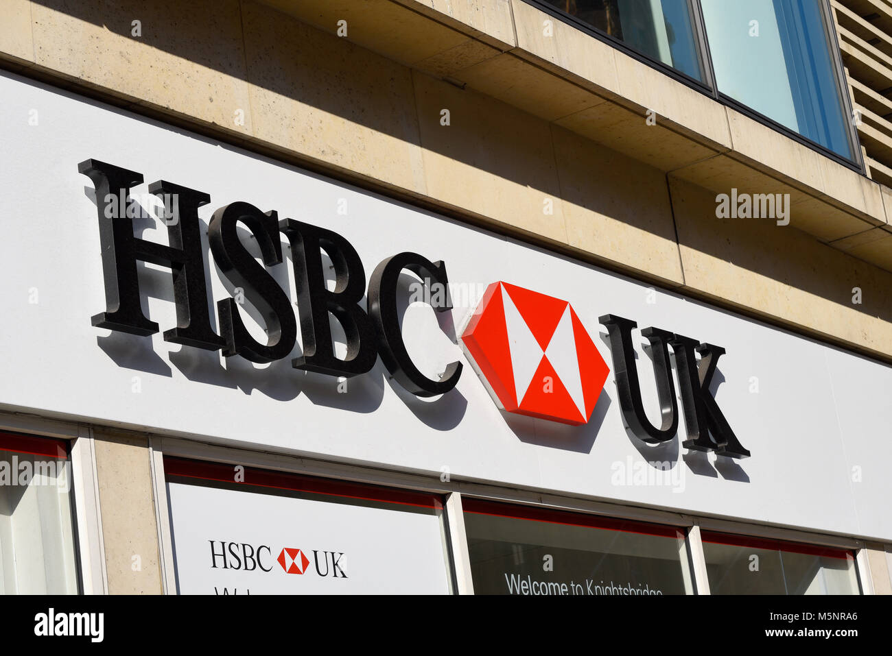 Logo HSBC UK High Street Bank, Brompton Road, Knightsbridge, Londres, Royaume-Uni. Secteur bancaire Banque D'Images