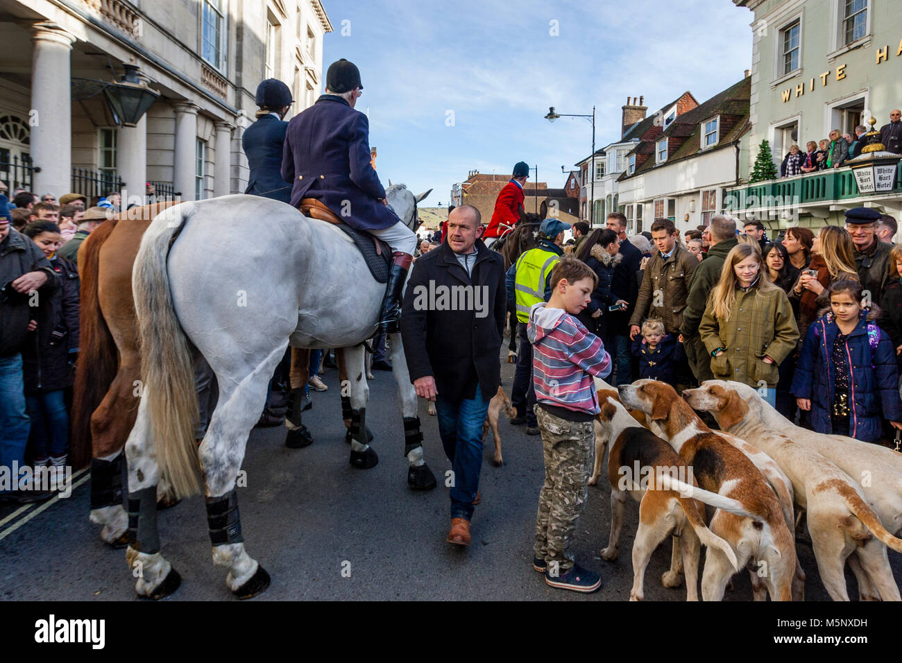 La recherche de Geauga Lake'S Wildwater Kingdom et Southdown's Traditional Boxing Day, High Street, Lewes, dans le Sussex, UK Banque D'Images