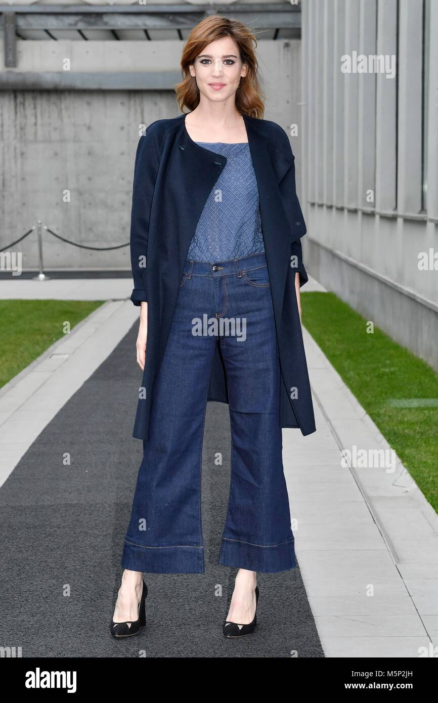 Milan, Italie. Feb 25, 2018. La femme de Milan Fashion Week automne hiver 2019. Milan la mode féminine Automne Hiver 2019. Emporio Armani fashion show