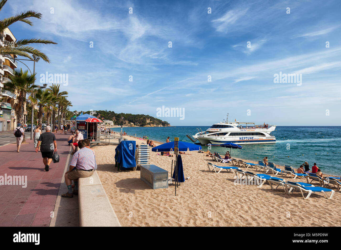 Plage de Lloret de Mar, ville sur la mer Resort Costa Brava en Catalogne, Espagne Banque D'Images