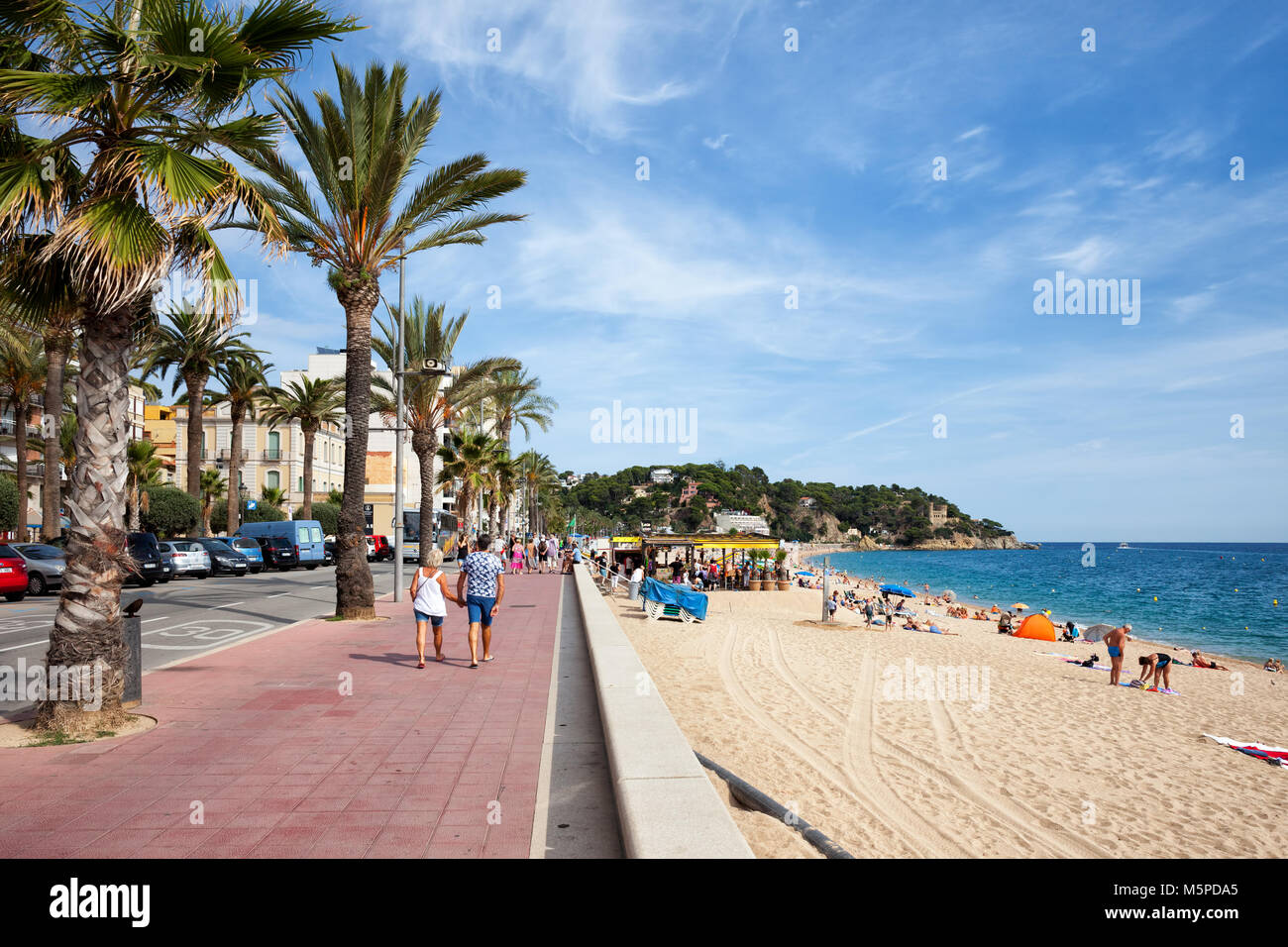 Promenade et de la plage en station sur la mer de Lloret de Mar sur la Costa Brava en Catalogne, Espagne Banque D'Images