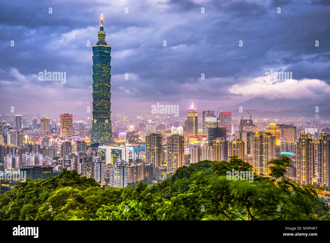 Taipei, Taiwan city skyline at Dusk. Banque D'Images