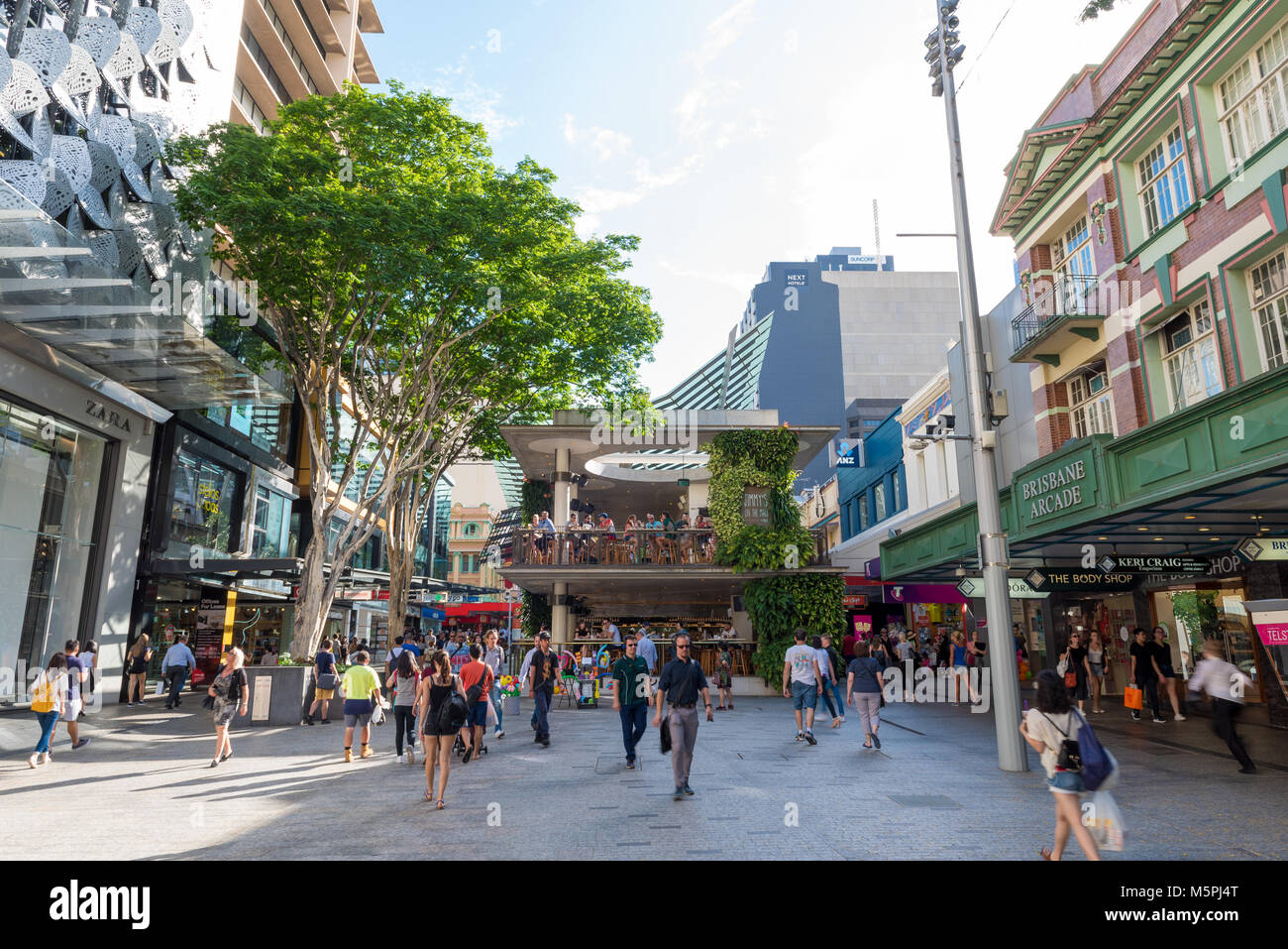Queen Street, Brisbane, Queensland, Australie. Occupé à high street pour le shopping en ville australienne de Brisbane Banque D'Images