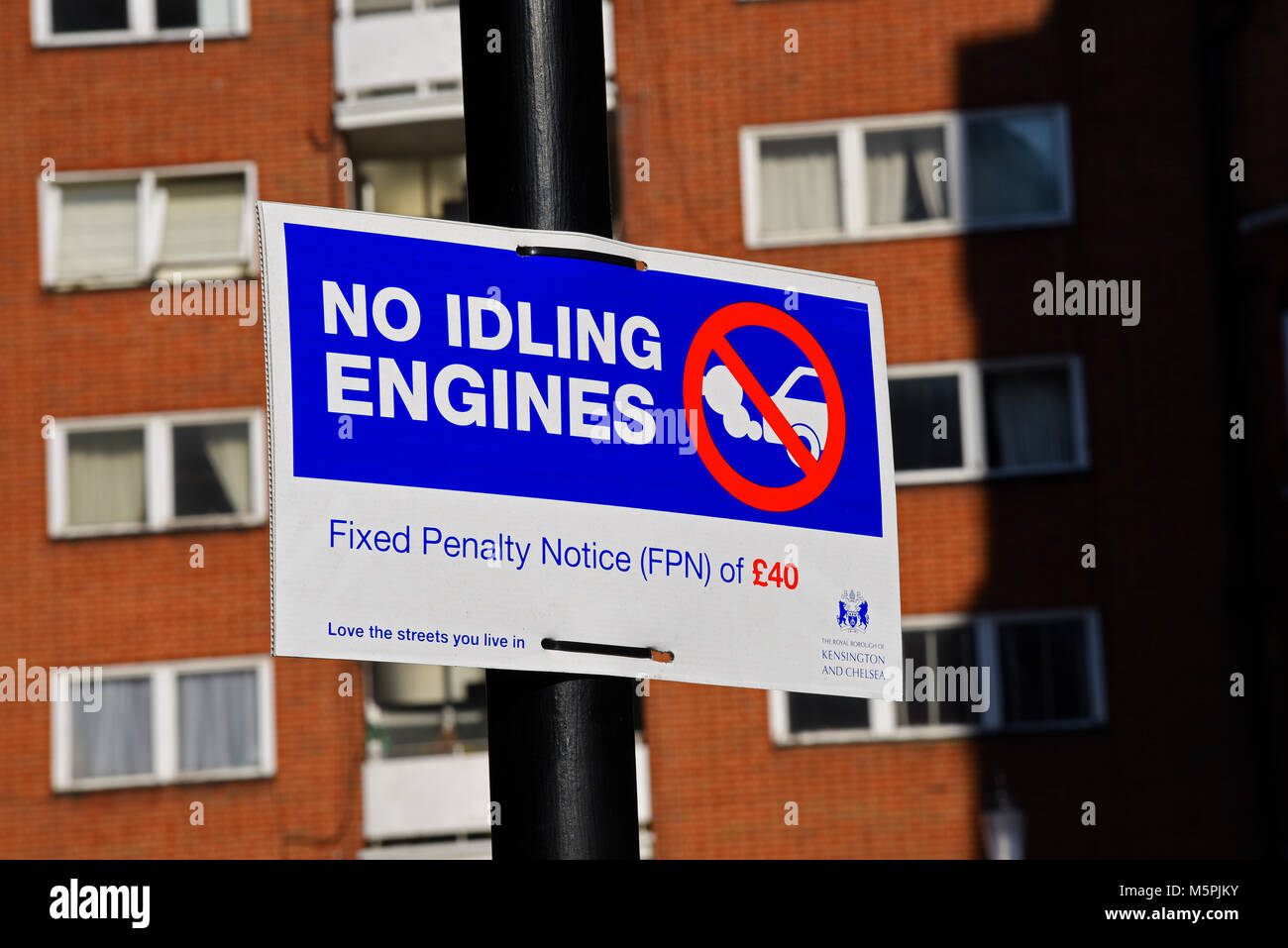 Pas de signal de ralenti du moteur. Station de taxi avec préavis de pénalité fixe. Londres, Royaume-Uni. Avertissement, conçu pour réduire la pollution de la voiture Banque D'Images