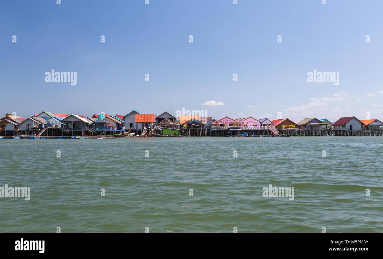 Ko Panyi est un village de pêcheurs dans la province de Phang Nga, la Thaïlande, la particularité d'être construit sur pilotis par des pêcheurs indonésiens avec une population de 360 fami Banque D'Images