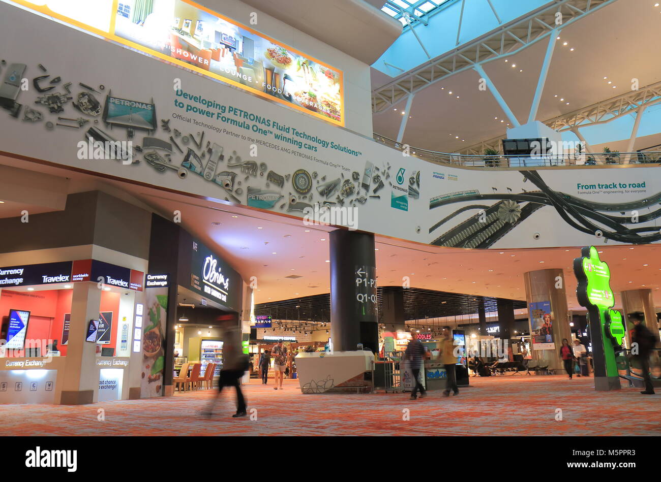 Les gens voyagent à l'Aéroport International de Kuala Lumpur Malaisie 2 Banque D'Images