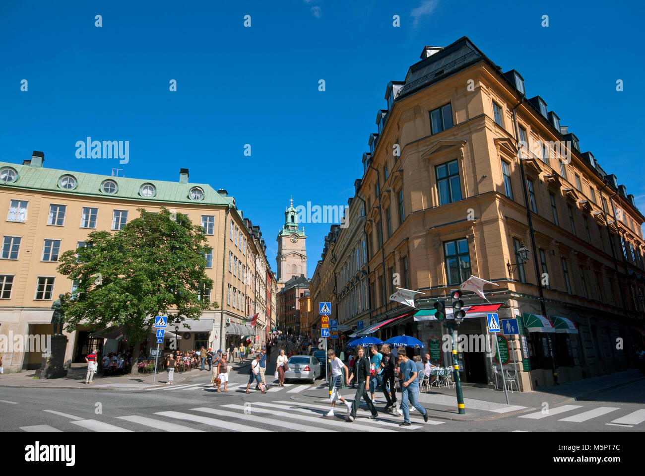 Street view à Gamla Stan à Storkyrkan, Stockholm, Suède Banque D'Images