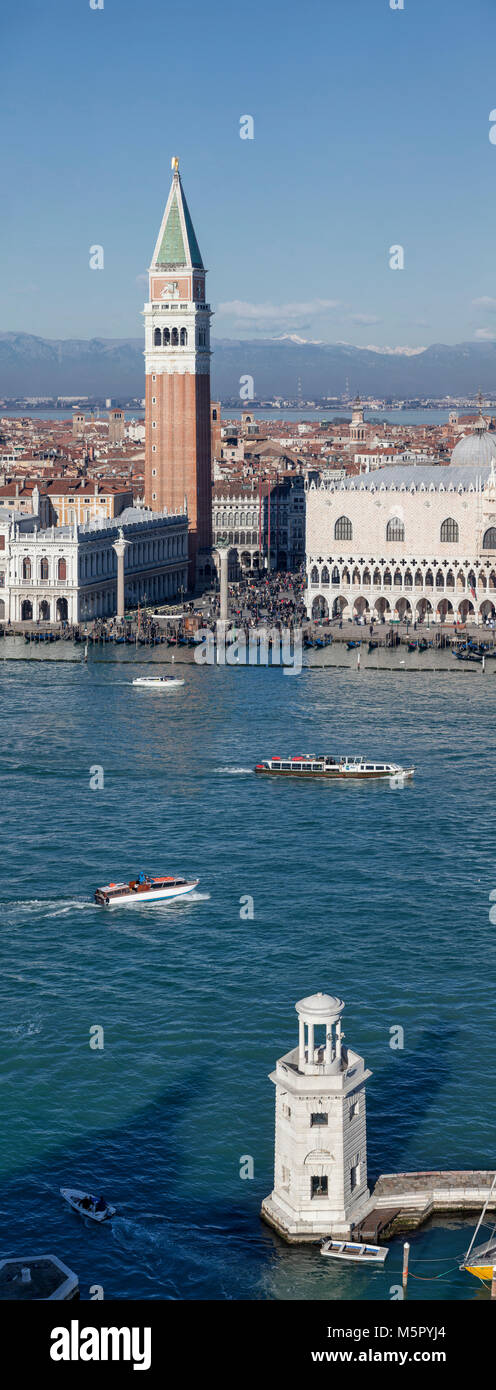 Vue sur le Campanile di San Marco du clocher de San Giorgio Maggiore Banque D'Images