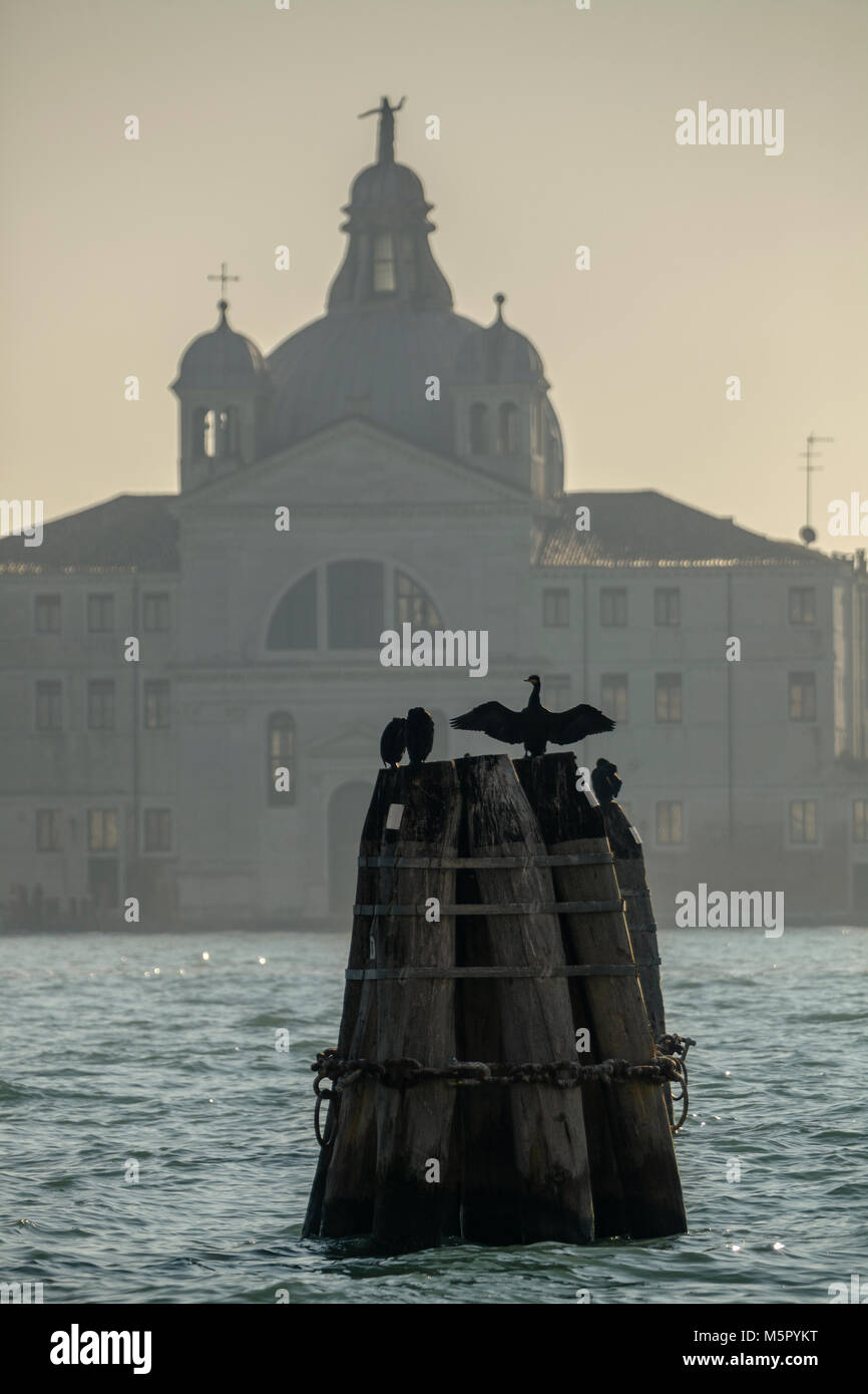 église sur pilotis Banque de photographies et d’images à haute résolution Alamy