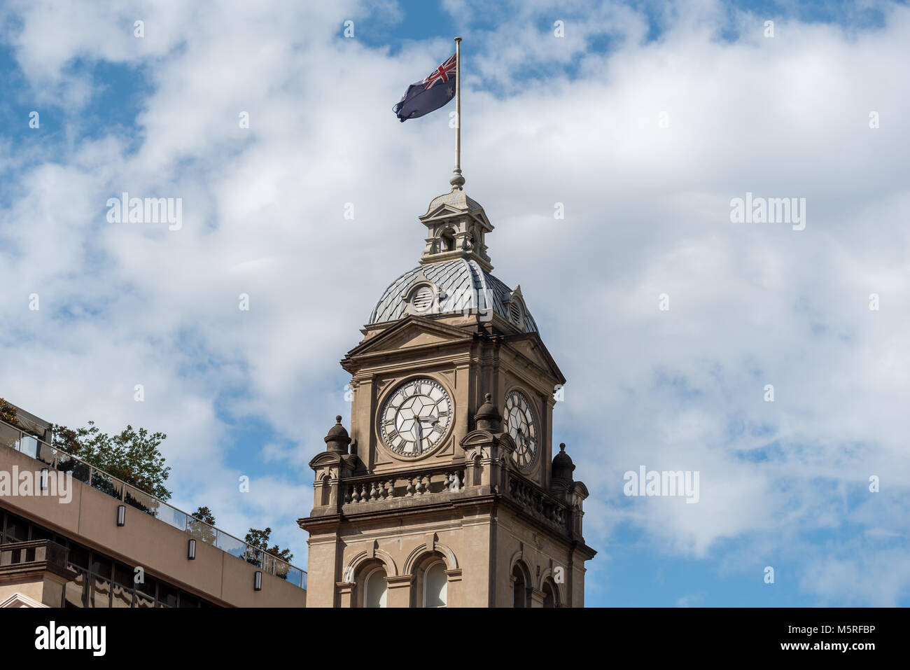 Au sommet de la tour de l'horloge centrale de l'époque Victorienne Raliway Station dans Brisbane, Queensland, Australie Banque D'Images