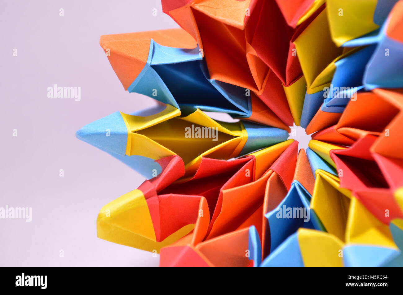 Papier plié origami star multicolore forme close up detail Banque D'Images