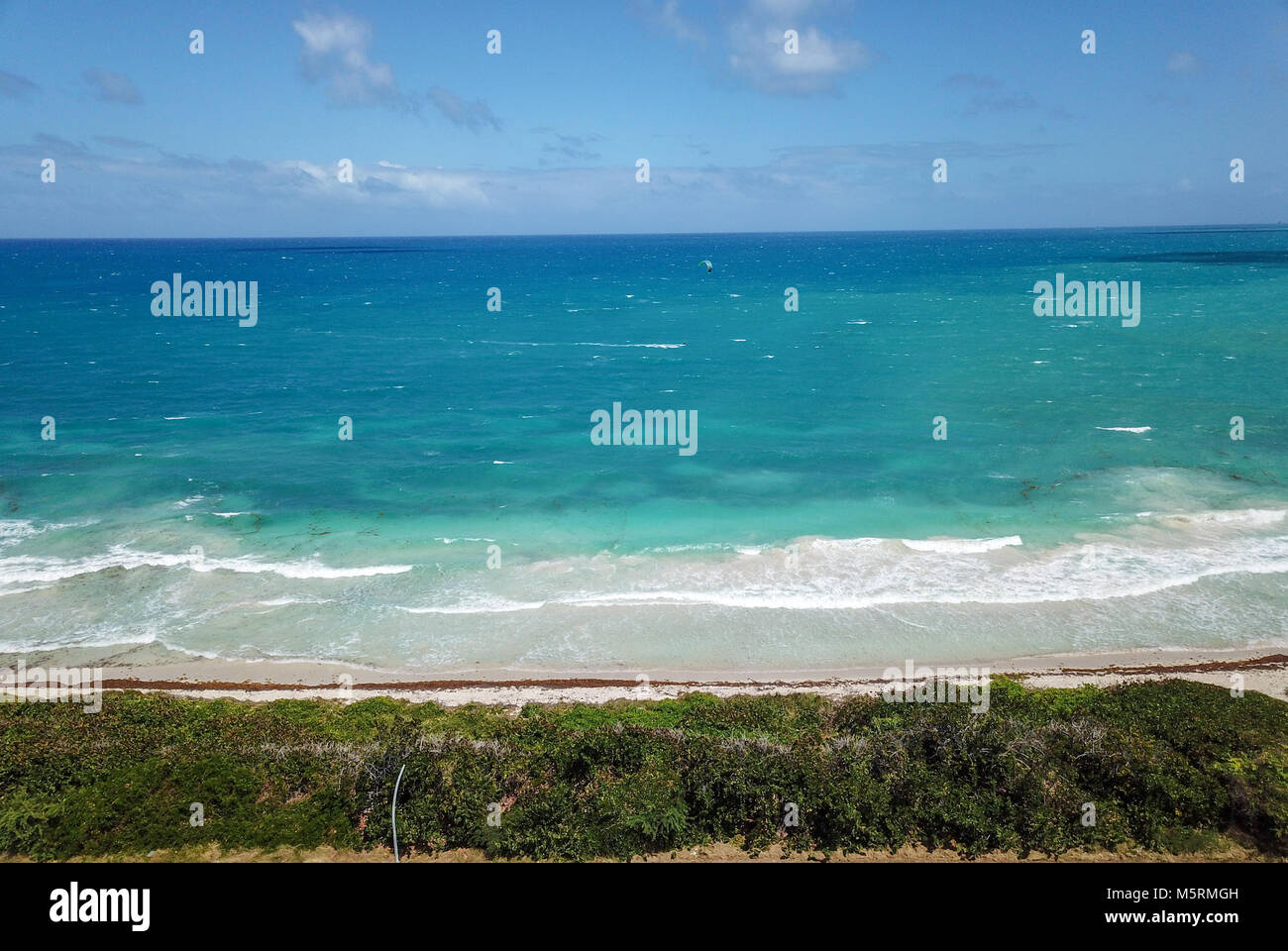 La plage de la baie du juge, Antigua Banque D'Images