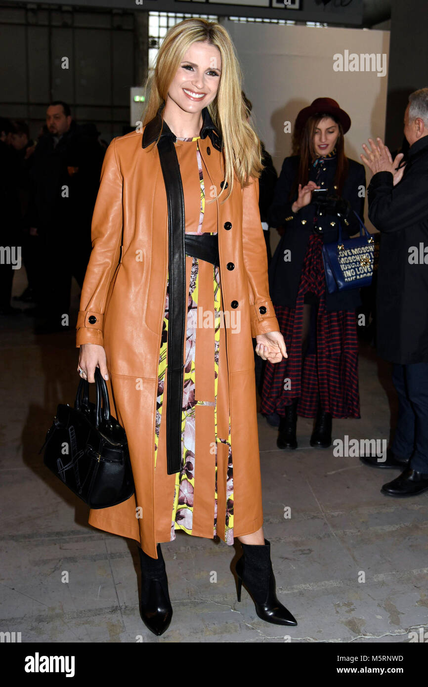 Milan, Italie. Feb 25, 2018. La femme de Milan Fashion Week Automne Hiver 2018 2019. Milano Moda donna, autunno inverno 2018 2019. Trussardi. - Arrivées dans la photo : Michelle Hunziker : Crédit Photo Agency indépendante/Alamy Live News Banque D'Images