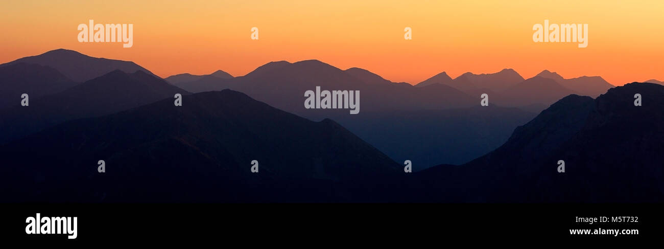 La Pologne, Tatras, Zakopane - Col Tomanowa au coucher du soleil avec les montagnes Tatra Ouest panorama en arrière-plan Banque D'Images