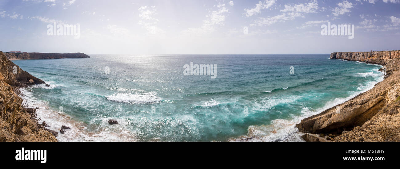Rocky seashore près de Sarges village de Portugal Banque D'Images