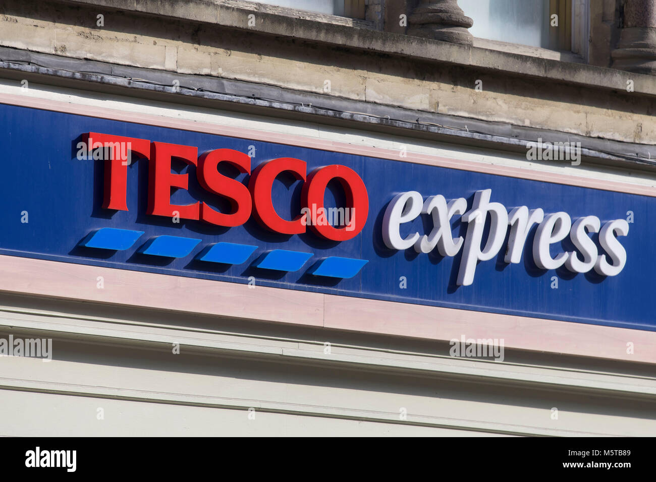 Supermarché Tesco store logo sign Banque D'Images