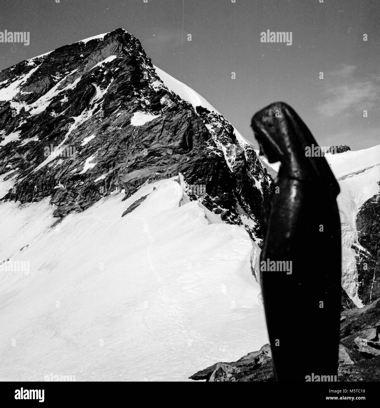 Groupe montagne Monte Rosa, de la Statue de la Sainte Vierge Marie, au sommet de la Punta Giordani, msl 4046 Sommet, vue sur la Pyramide Vincent 4215 msl, vintage im Banque D'Images