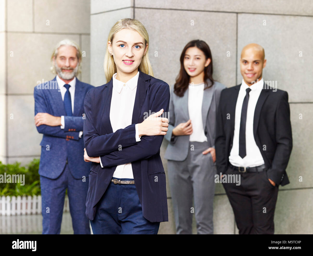 Portrait d'une équipe de l'entreprise multinationale et multiethnique, les gens d'affaires. Banque D'Images