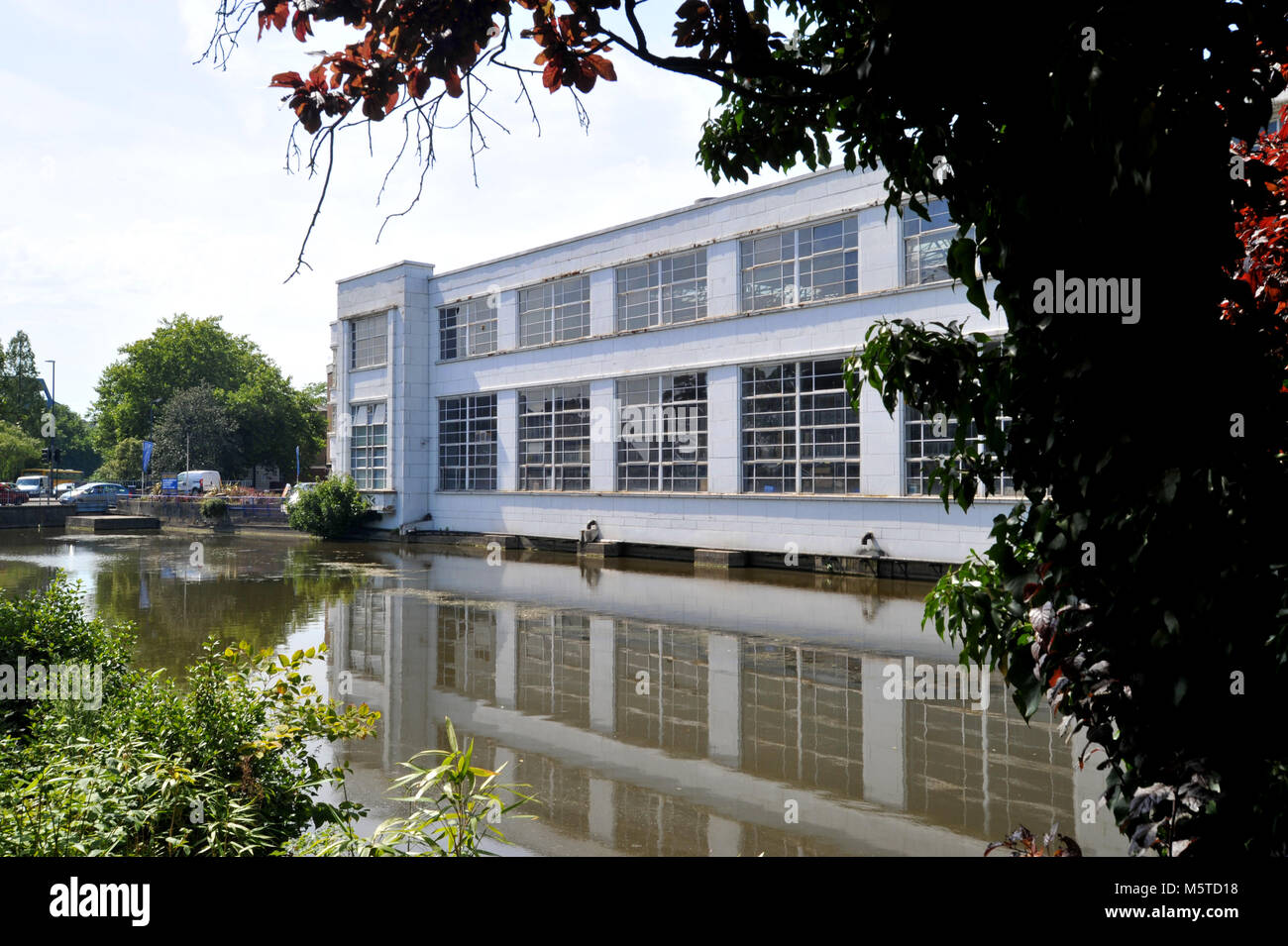 Moteur du groupe Rootes 1930 Usine de Maidstone, Kent, maintenant un concessionnaire Banque D'Images