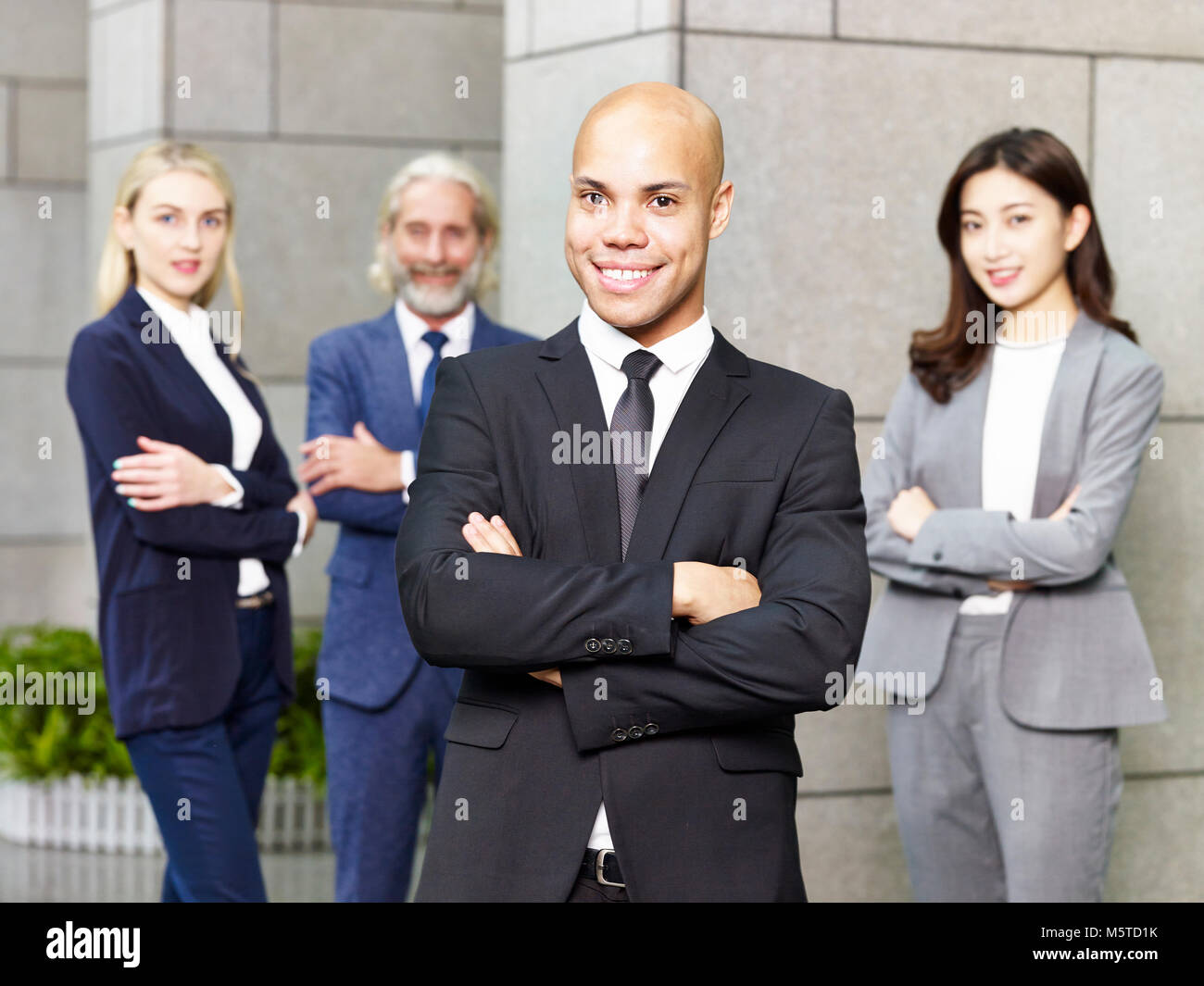 Portrait d'une équipe de l'entreprise multinationale et multiethnique, les gens d'affaires. Banque D'Images