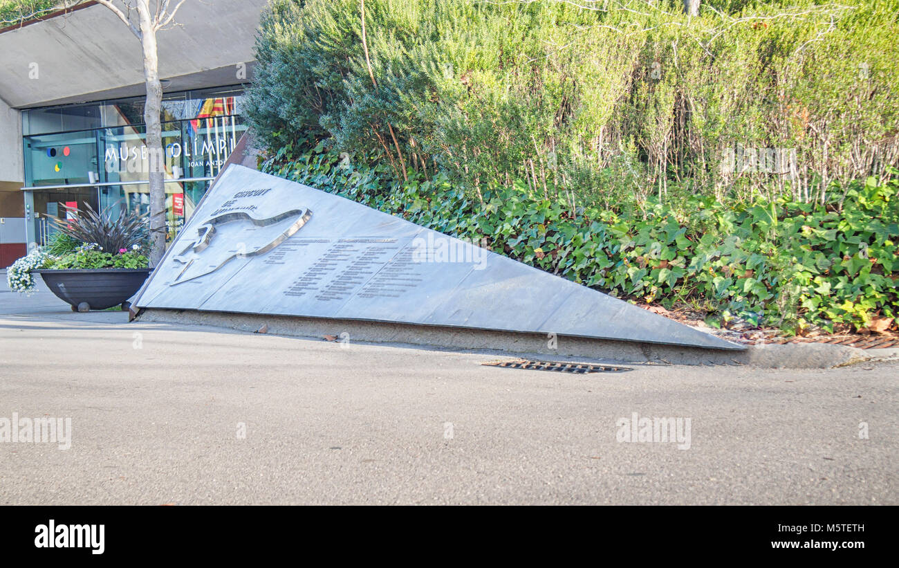 Barcelone, Espagne-18 février, 2018 Сommemorative : cette plaque est dédiée au circuit de Montjuic en dehors du Musée Olympique et Sportif Joan Antoni Samaranch, Banque D'Images