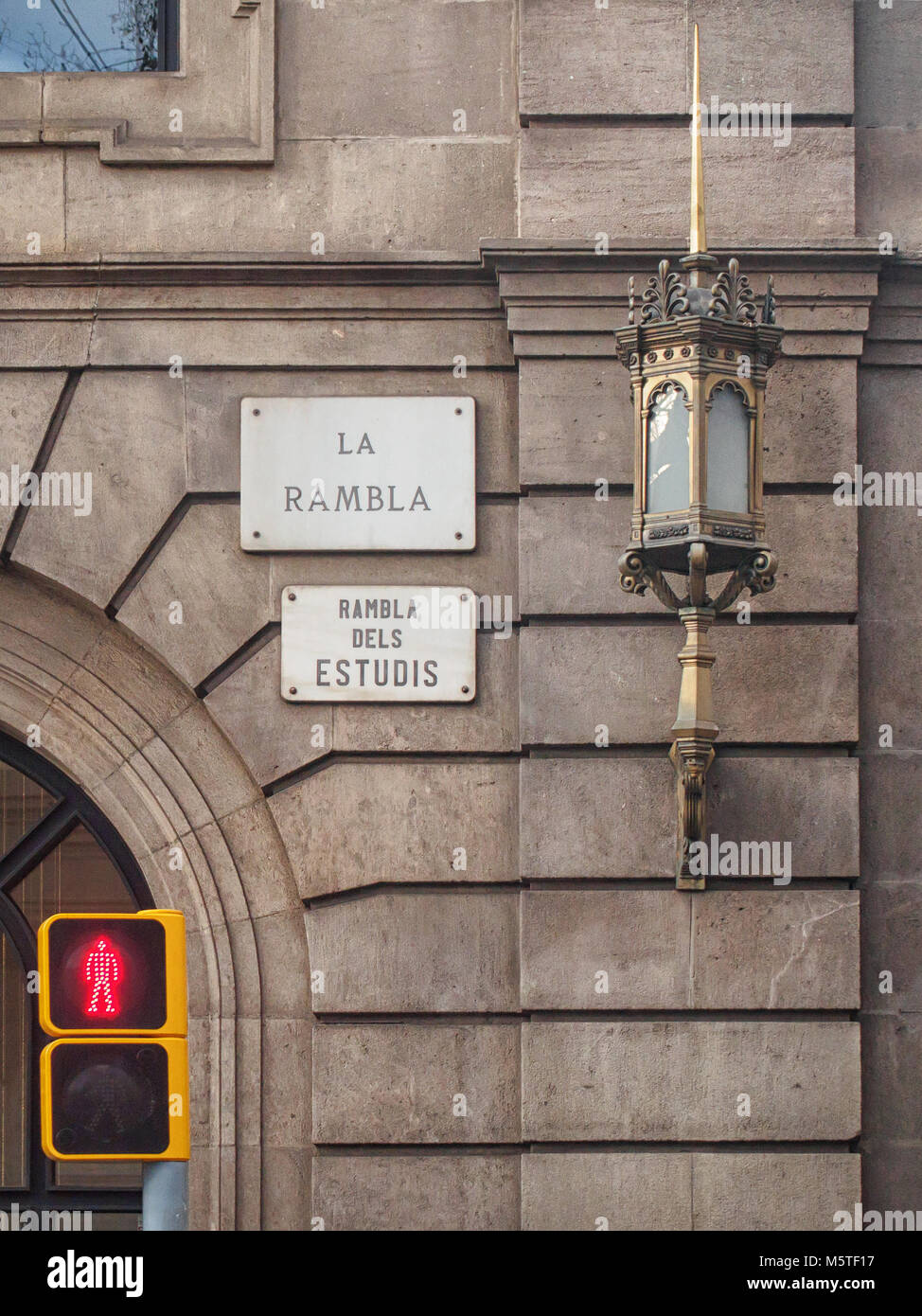 La Rambla (streetsign la plaque de rue) sur le mur d'un bâtiment à Barcelone Banque D'Images