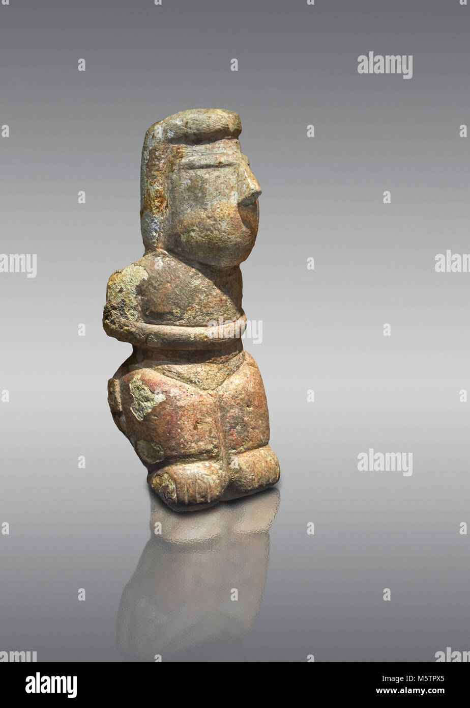 Statue de grès quartzeux Néolithique moyen d'une déesse du site archéologique de Cott'e dans Segarlu Baccas, Sardaigne,. Museo Archeologico nazio Banque D'Images