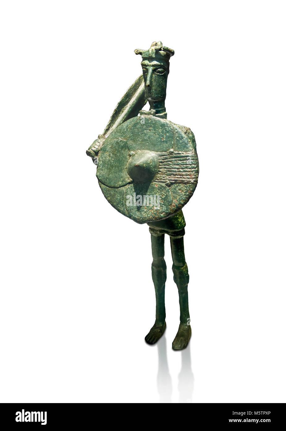 L'âge du fer broze nuragiques statue d'un soldat avec un bouclier et l'épée de Monte Arcosu di Uta, la Sardaigne. Museo Archeologico Nazionale, Cagliari, Italie. Banque D'Images