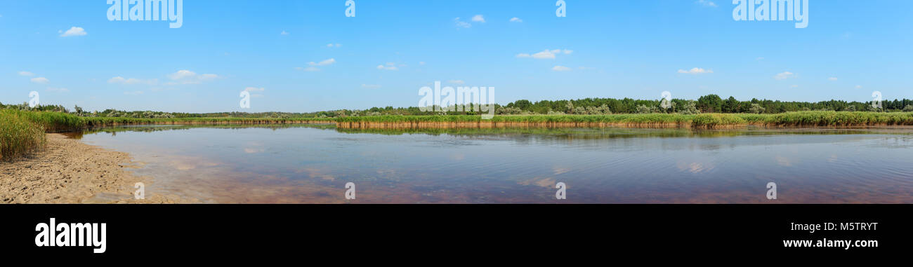 Pryschukove d'été rouge brun foncé avec le lac d'iode un effet thérapeutique grâce à la haute teneur en iode (région de Kherson, Ukraine). Quatre coups Banque D'Images