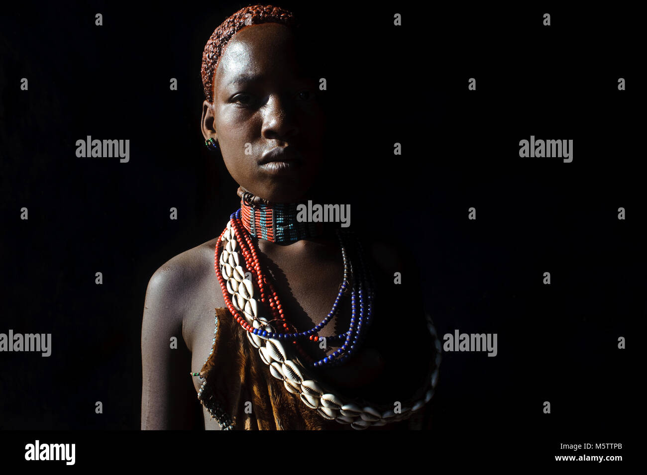 Adolescente appartenant à la tribu Hamer (Éthiopie) Banque D'Images