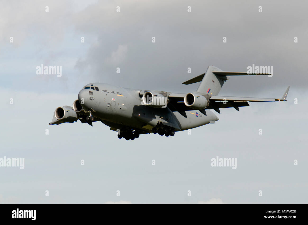 Boeing C-17A Globemaster III, ZZ171, 99 Squadron, RAF, et vu l'atterrissage à Brize Norton, Oxfordshire, 27 Octobre 2010 Banque D'Images