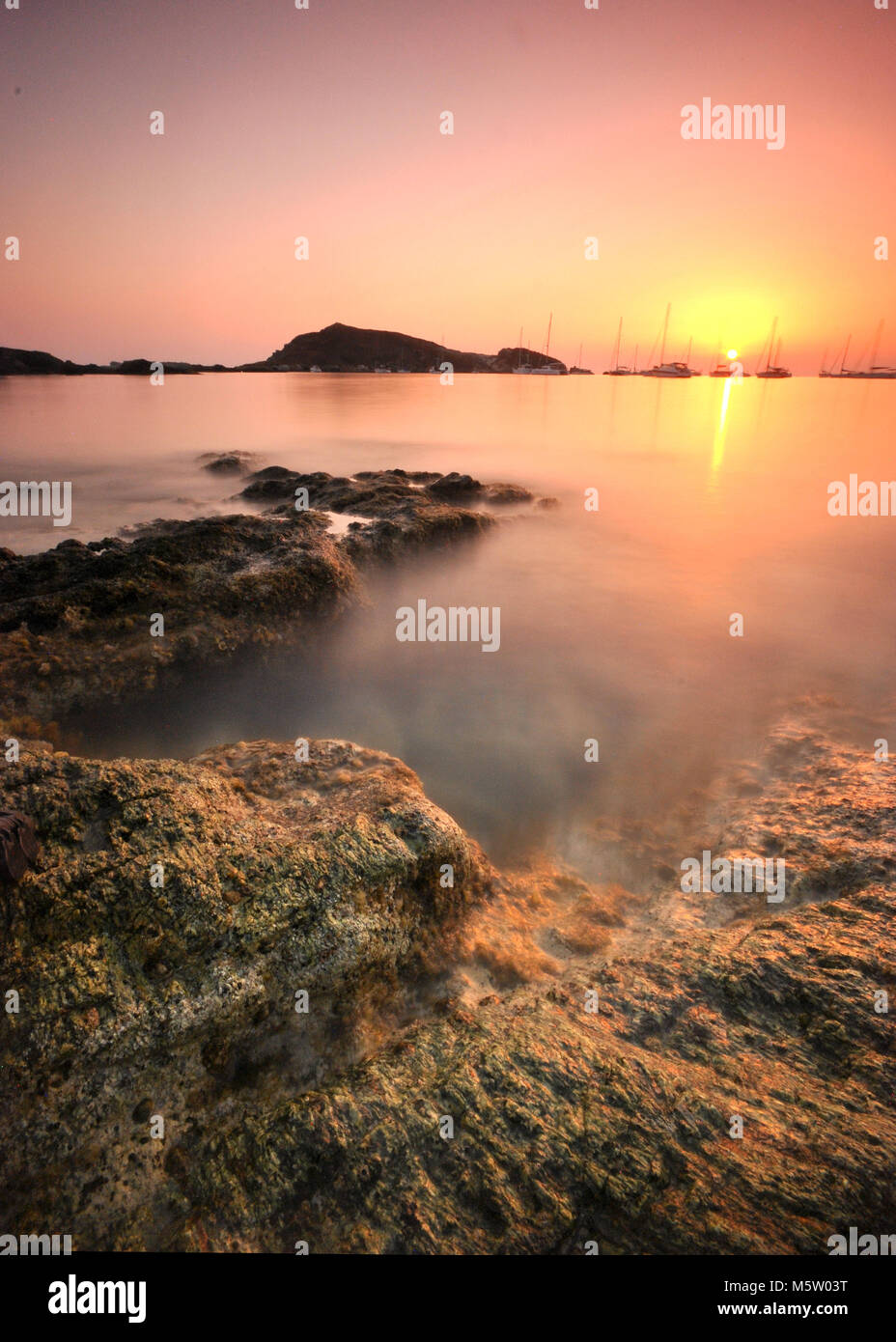 Coucher du soleil sur les eaux de la Corse Banque D'Images