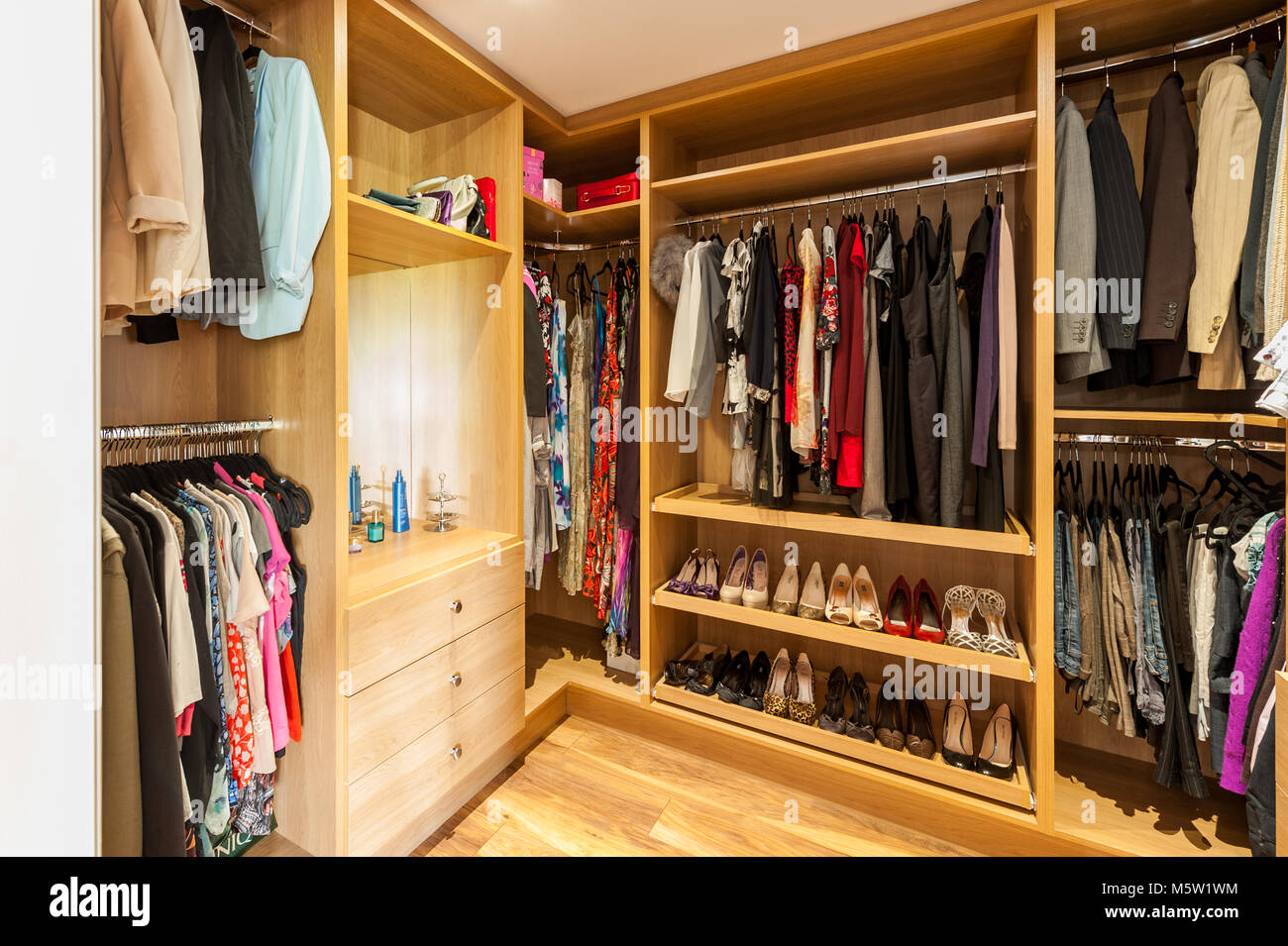 Dressing moderne dans la maison dans l'Ouest de Cork, Irlande. Banque D'Images