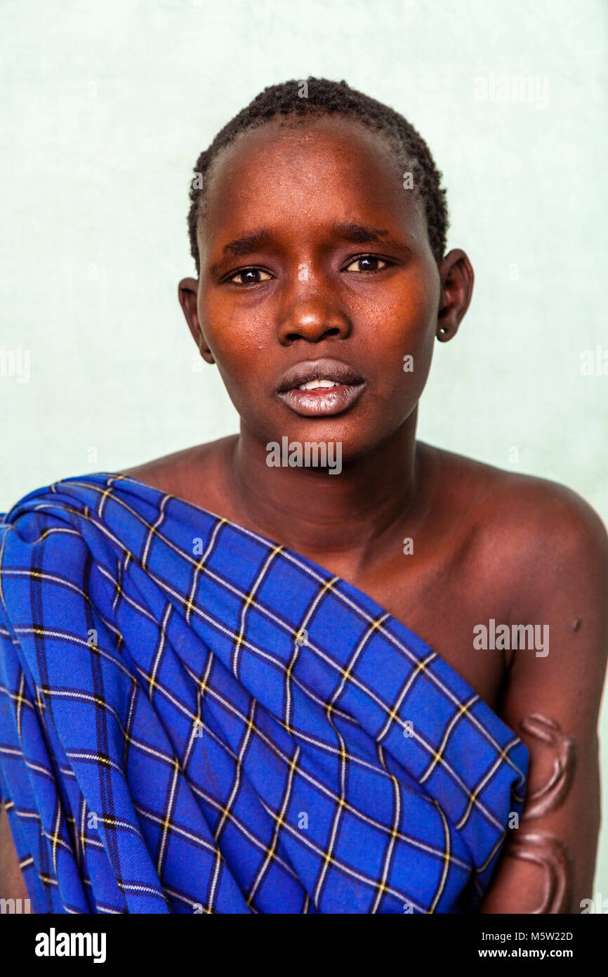 Un Portrait d'une jeune femme de la tribu Bodi Bodi, village, vallée de l'Omo, Ethiopie Banque D'Images