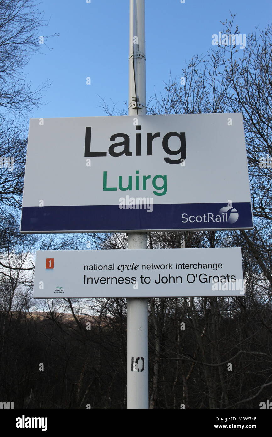La gare de Lairg signer l'écosse Mars 2012 Banque D'Images