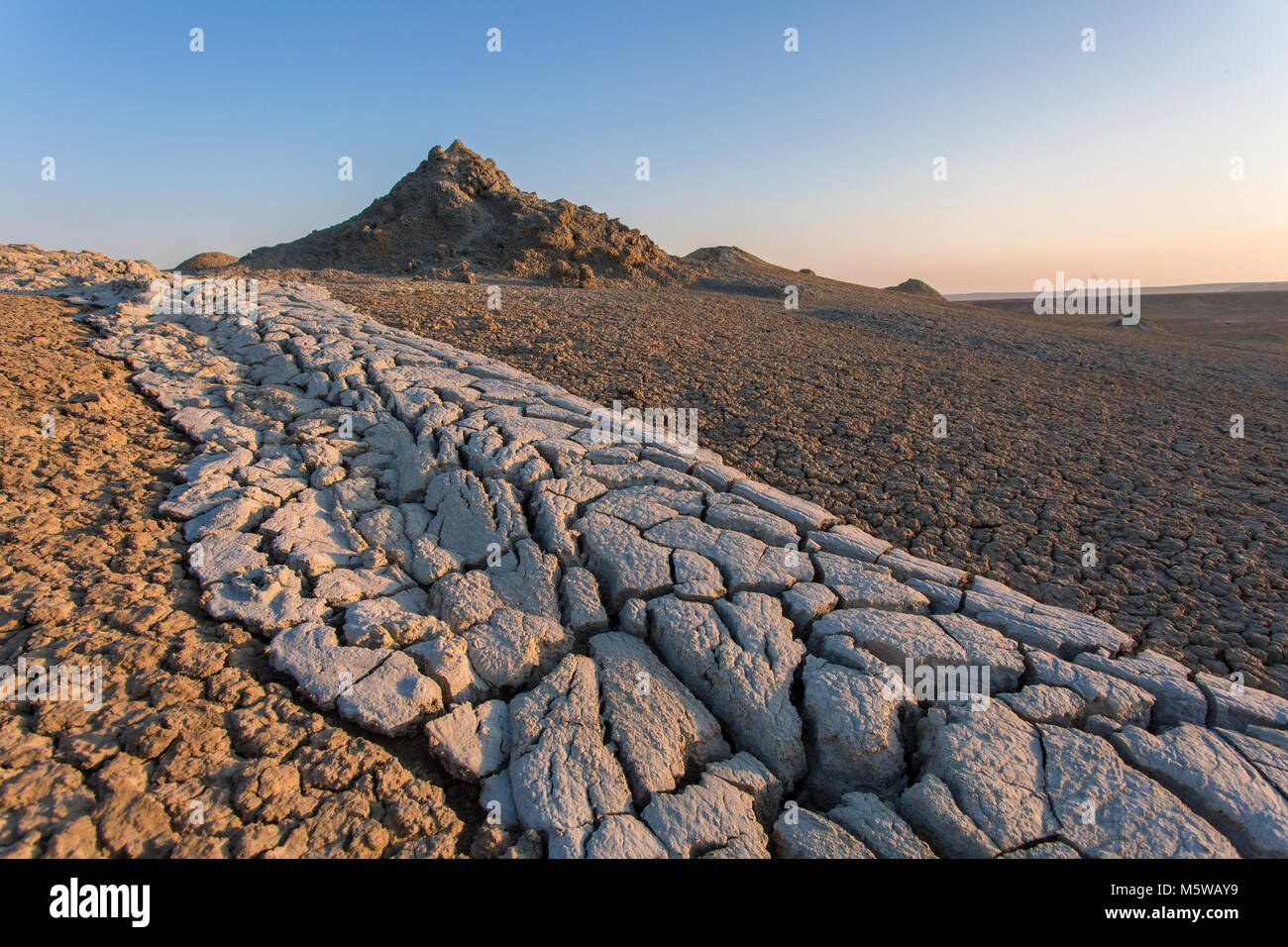 Les volcans de boue active dans le désert de Gobustan, Azerbaïdjan Banque D'Images