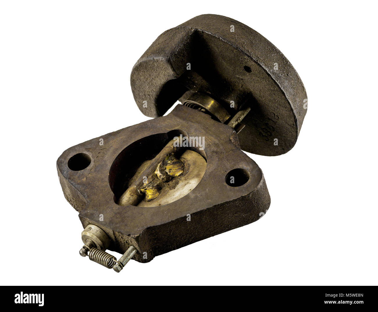 American Vintage Antique thermique du collecteur d'échappement automobile système de montage sur un fond blanc Banque D'Images