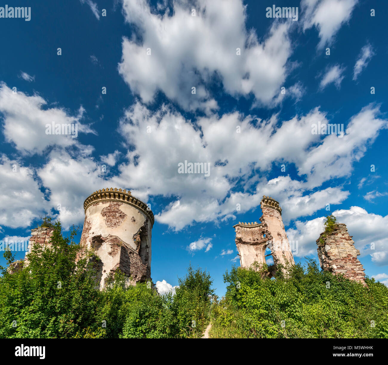 Ruines du château d'Chervonohorod sur Dnister River Valley, près de Nyrkiv à Ternopil, Ukraine Banque D'Images
