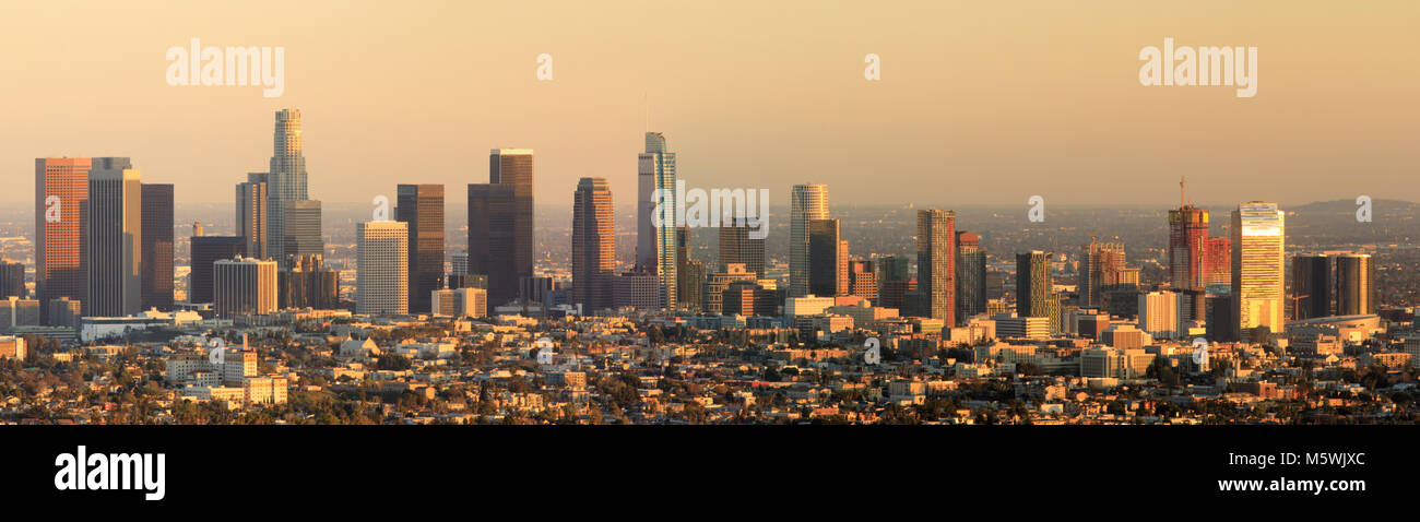 Los Angeles Skyline panoramique Coucher du soleil. Banque D'Images