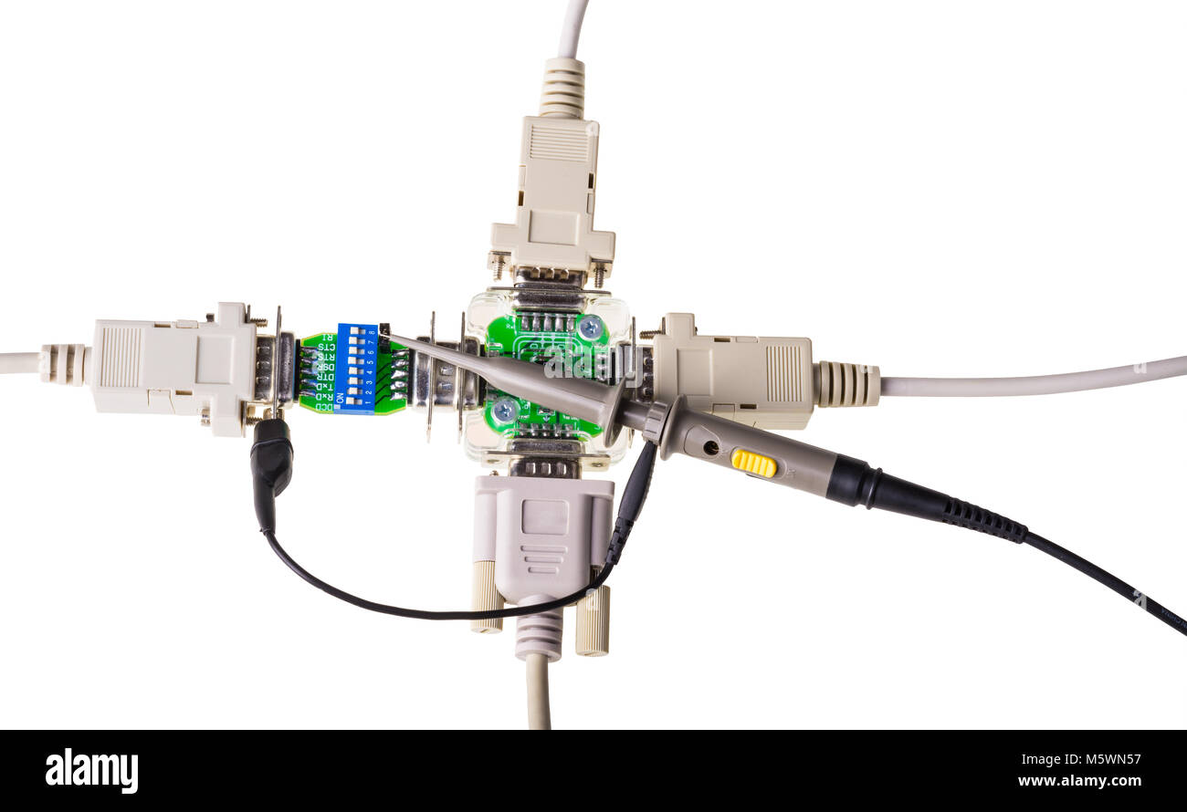 La surveillance des signaux de bus série industrielle. Sonde électronique lors de la mesure et de la capture du signal de ligne de données. Isolé sur fond blanc. Banque D'Images