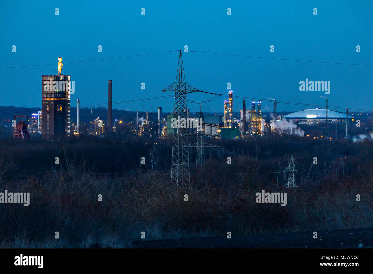 Dans Nordsternpark Gelsenkirchen, l'emplacement de la société immobilière, Vivawest Ruhrchemie, raffinerie, Schalke Arena, Allemagne Banque D'Images