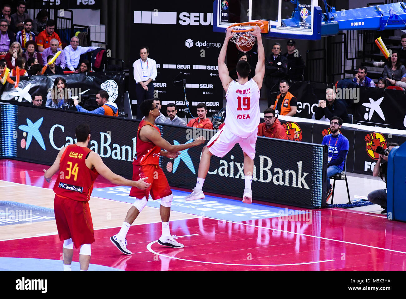 ZORAN NIKOLIC (19) smash pendant la Coupe du Monde de Basket-ball FIBA 2019 un groupe qualificatif européen match entre l'Espagne et le Monténégro a joué au pavillon Principe Felipe à Saragosse, Espagne, 26 février 2018. Photo : Alvaro Sanchez Banque D'Images