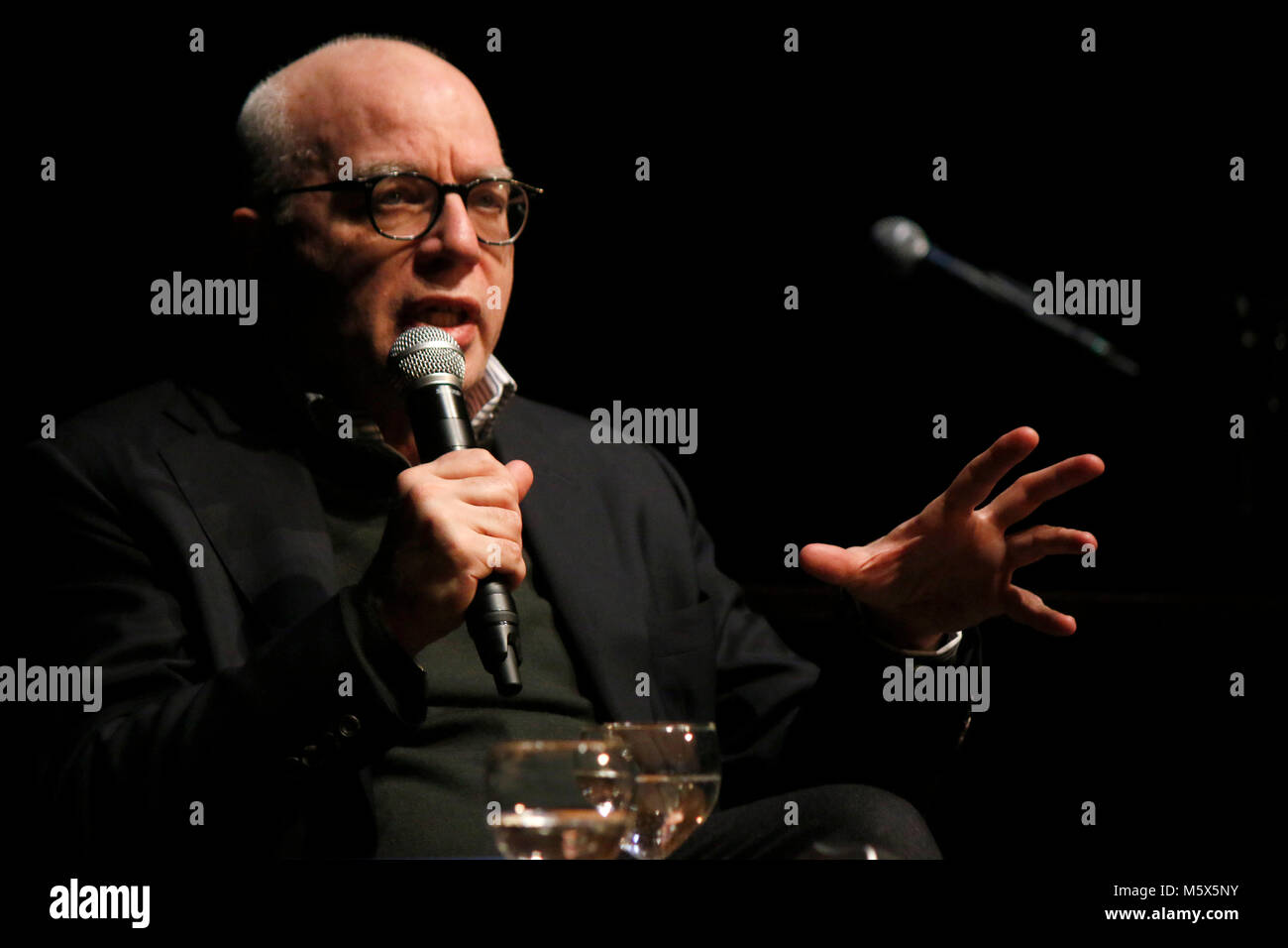 Berlin, Allemagne. Feb 26, 2018. Michael Wolff lors de la présentation de son livre sur la présidence de Donald Trump et furie, incendie, Volksbuehne Berlin. Credit : 360b/Alamy Live News Banque D'Images